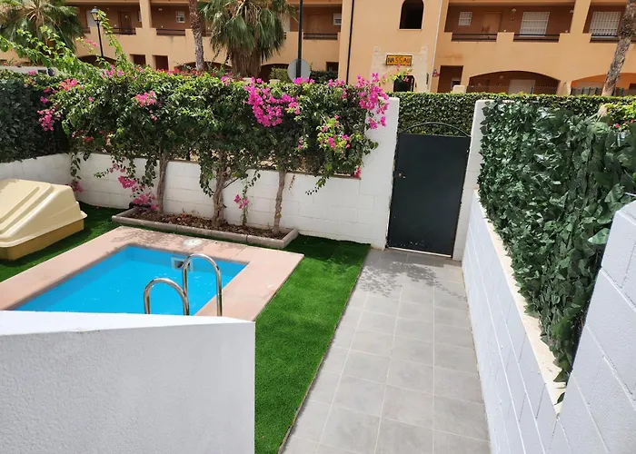 Bajo Estupendo Con Patio Y Piscina Privada A 300 Metros De La Playa!