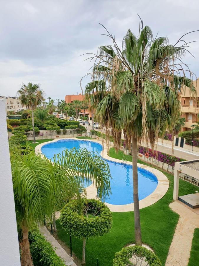 Bajo Estupendo Con Patio Y Piscina Privada A 300 Metros De La Playa!