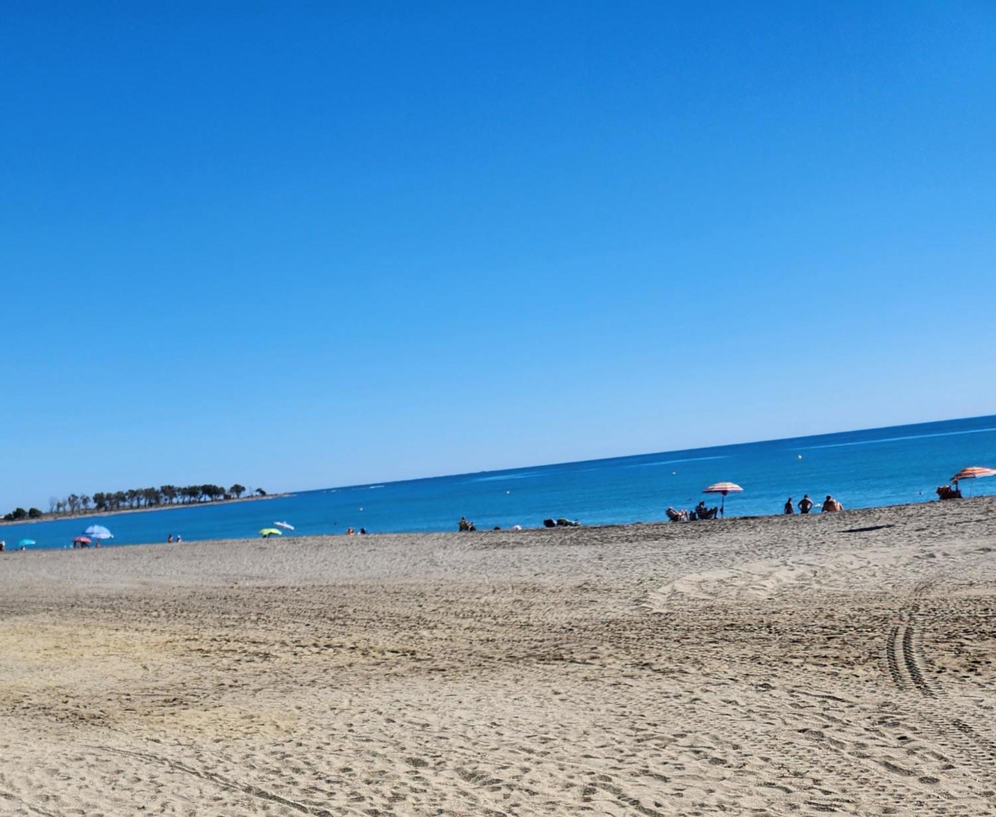 Bajo Estupendo Con Patio Y Piscina Privada A 300 Metros De La Playa! Apartamento