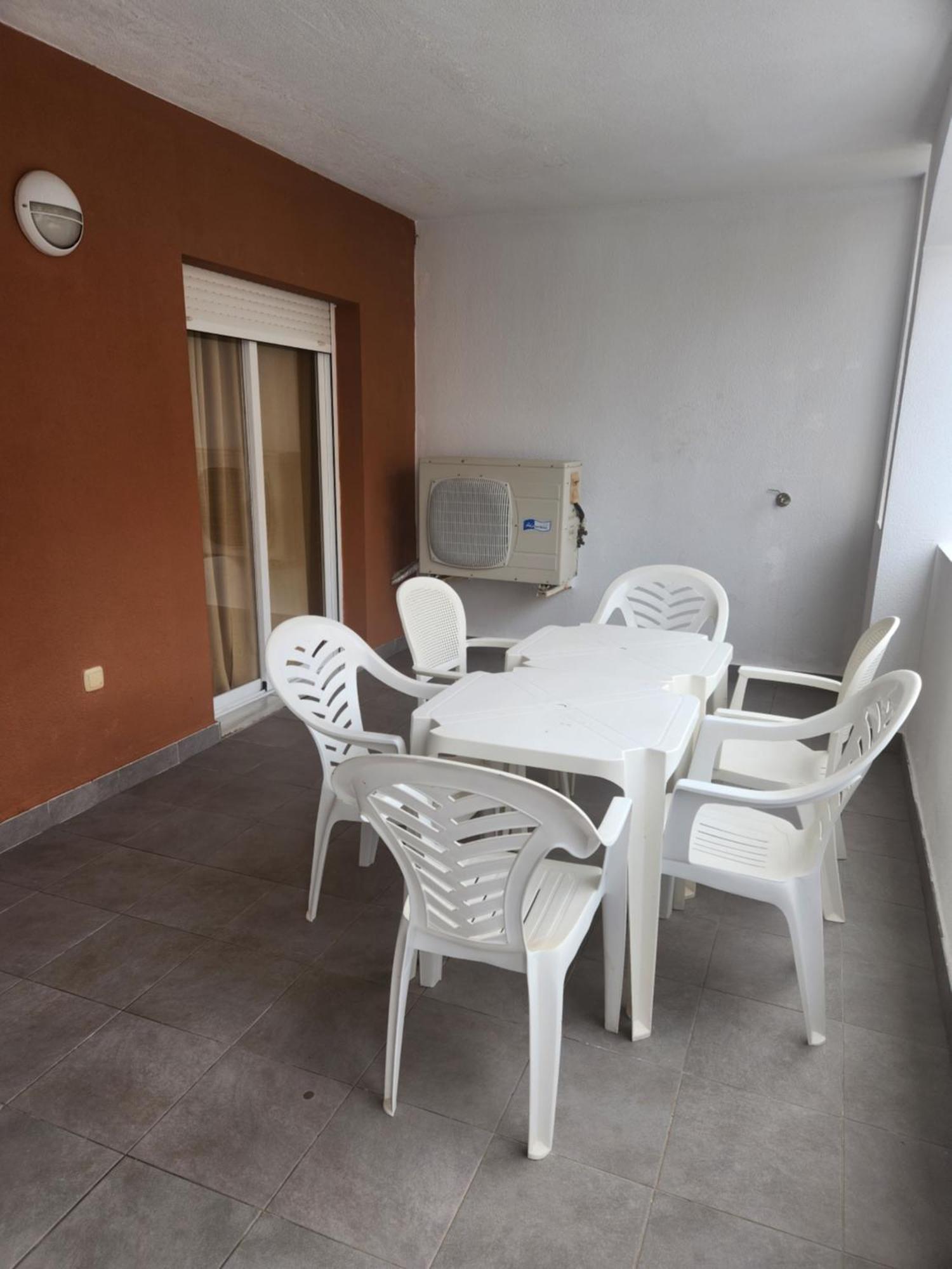 Bajo Estupendo Con Patio Y Piscina Privada A 300 Metros De La Playa! Apartamento