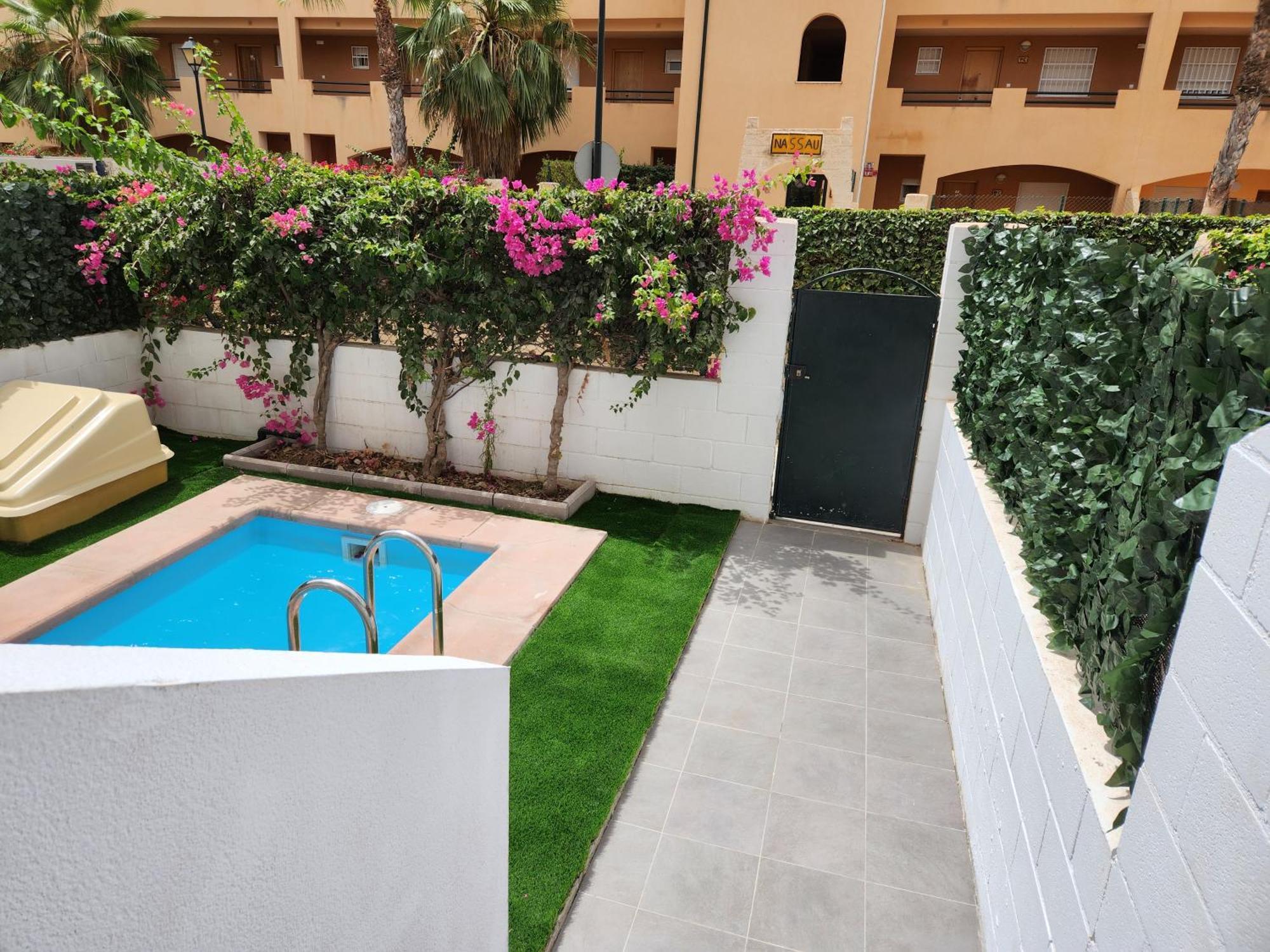 Bajo Estupendo Con Patio Y Piscina Privada A 300 Metros De La Playa! *