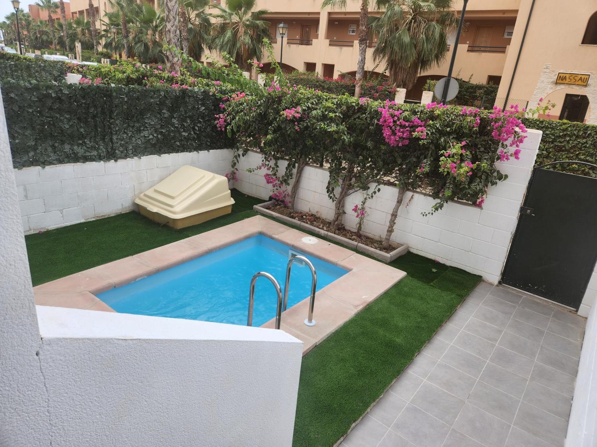 Bajo Estupendo Con Patio Y Piscina Privada A 300 Metros De La Playa! * Vera